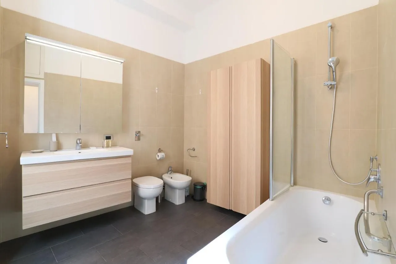 Sweett - Fontana Daire Milano 0*,  İtalya